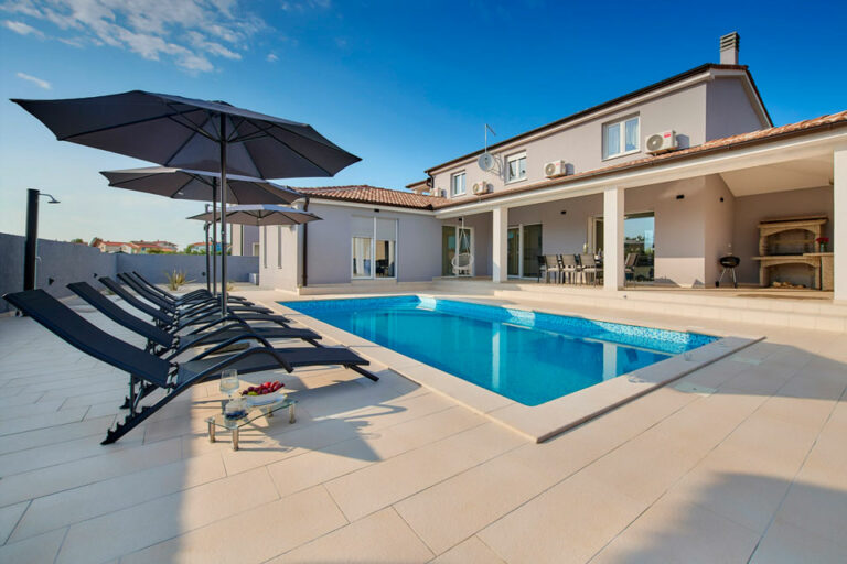 Finanzierung und Betreuung der Ferienvilla Mass – Invest & Rest